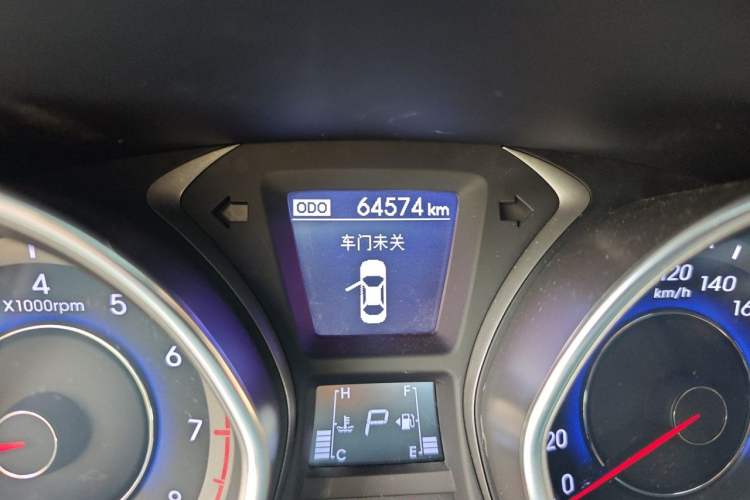 Used Hyundai Elantra (5th Generation / Langdong) 2016 1.6L Automatic Prestige Model Odometer Close Up