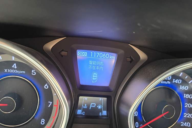 Used Hyundai Elantra (5th Generation / Langdong) 2016 1.6L Automatic Smart Version Odometer Close Up