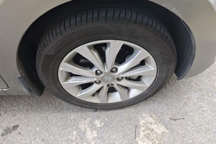 Used Hyundai Elantra (5th Generation / Langdong) 2016 1.6L Automatic Prestige Model Right Front Wheel Hub