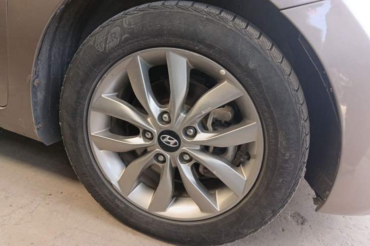 Used Hyundai Elantra (5th Generation / Langdong) 2016 1.6L Manual Fashion Edition Right Front Wheel Hub