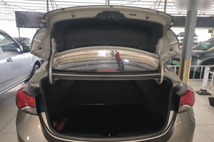 Used Hyundai Elantra (5th Generation / Langdong) 2016 1.6L Automatic Smart Version Trunk