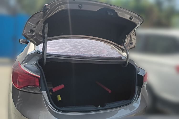 Used Hyundai Elantra (5th Generation / Langdong) 2016 1.6L Automatic Smart Version Trunk
