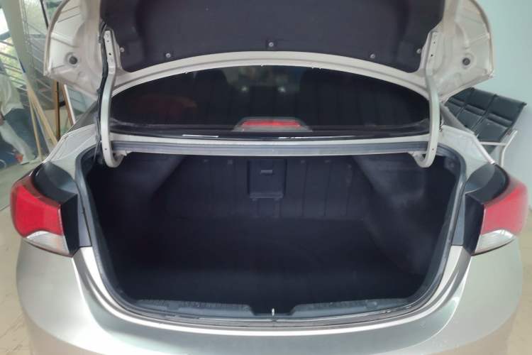 Used Hyundai Elantra (5th Generation / Langdong) 2016 1.6L Automatic Prestige Model Trunk