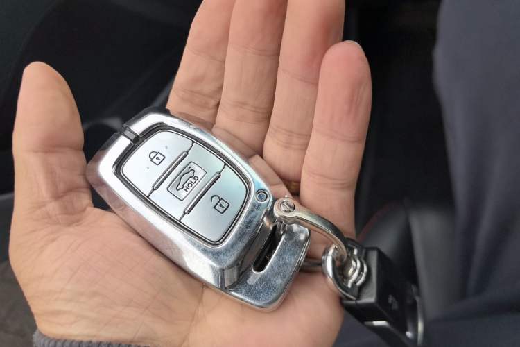 Used Hyundai Elantra (5th Generation / Langdong) 2016 1.6L Manual Luxury Model Vehicle Key