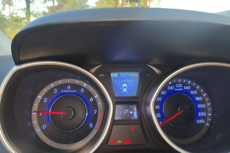 Used Hyundai Elantra (5th Generation / Langdong) 2016 1.6L Automatic Prestige Model Odometer Close Up
