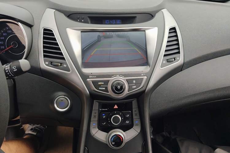 Used Hyundai Elantra (5th Generation / Langdong) 2016 1.6L Automatic Prestige Model Audio And AC Panel