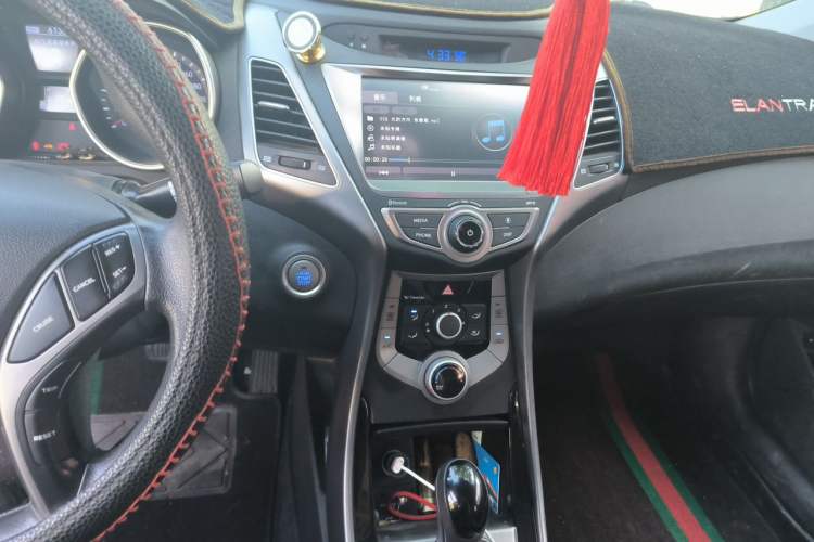Used Hyundai Elantra (5th Generation / Langdong) 2016 1.6L Automatic Prestige Model Audio And AC Panel