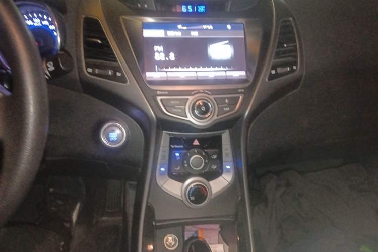 Used Hyundai Elantra (5th Generation / Langdong) 2016 1.6L Automatic Prestige Model Audio And AC Panel