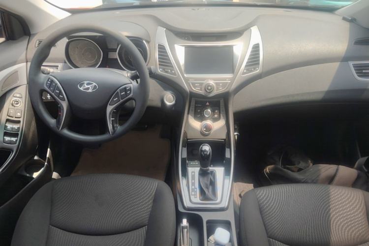 Used Hyundai Elantra (5th Generation / Langdong) 2016 1.6L Automatic Prestige Model Center Console