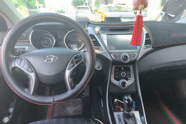 Used Hyundai Elantra (5th Generation / Langdong) 2016 1.6L Automatic Prestige Model Center Console