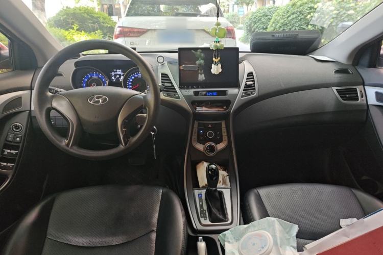 Used Hyundai Elantra (5th Generation / Langdong) 2016 1.6L Automatic Smart Version Center Console