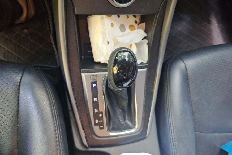 Used Hyundai Elantra (5th Generation / Langdong) 2016 1.6L Automatic Smart Version Gear Lever
