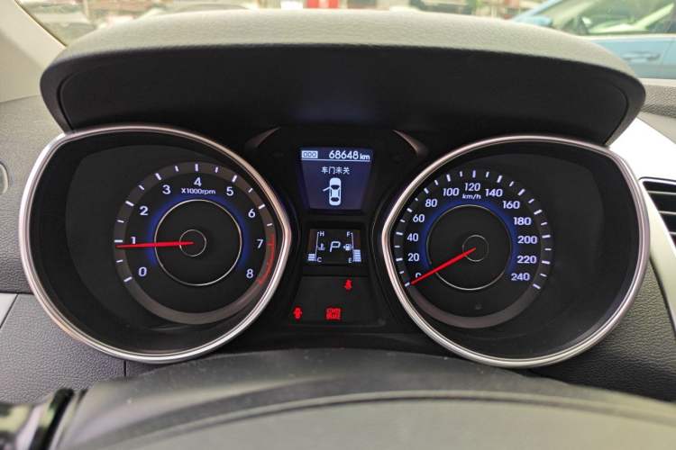 Used Hyundai Elantra (5th Generation / Langdong) 2016 1.6L Automatic Prestige Model Odometer Close Up