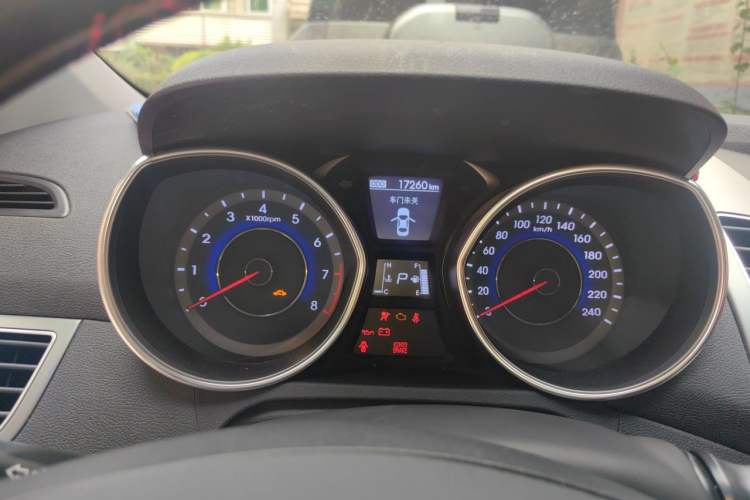 Used Hyundai Elantra (5th Generation / Langdong) 2016 1.6L Automatic Prestige Model Odometer Close Up