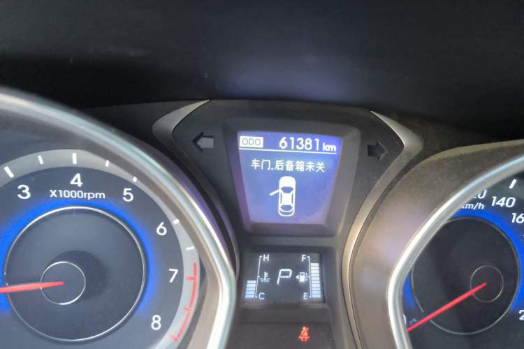 Used Hyundai Elantra (5th Generation / Langdong) 2016 1.6L Automatic Prestige Model Odometer Close Up
