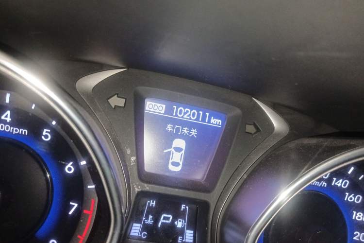 Used Hyundai Elantra (5th Generation / Langdong) 2016 1.6L Automatic Prestige Model Odometer Close Up