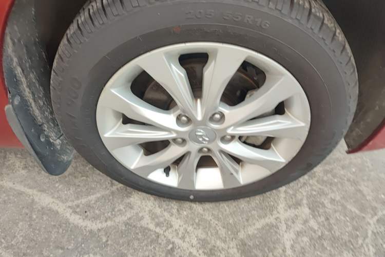Used Hyundai Elantra (5th Generation / Langdong) 2016 1.6L Automatic Prestige Model Right Front Wheel Hub