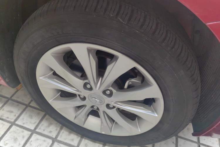 Used Hyundai Elantra (5th Generation / Langdong) 2016 1.6L Automatic Prestige Model Right Front Wheel Hub