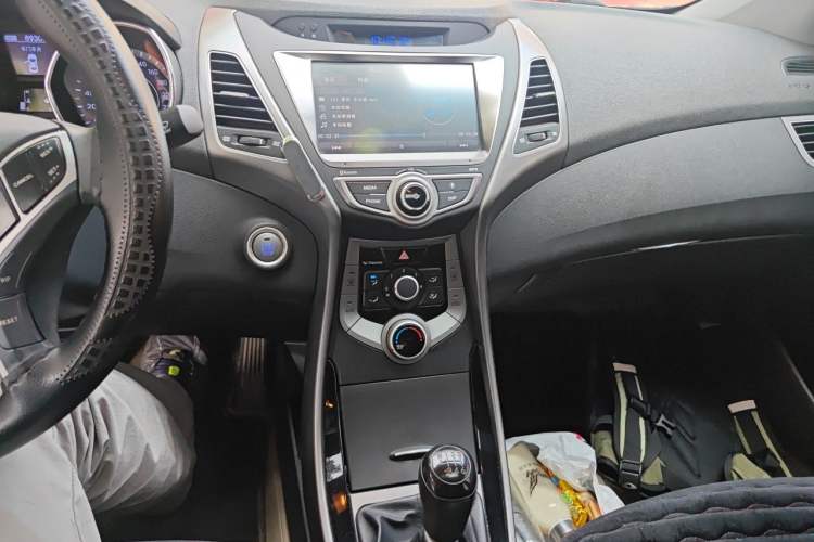Used Hyundai Elantra (5th Generation / Langdong) 2016 1.6L Manual Luxury Model Audio And AC Panel