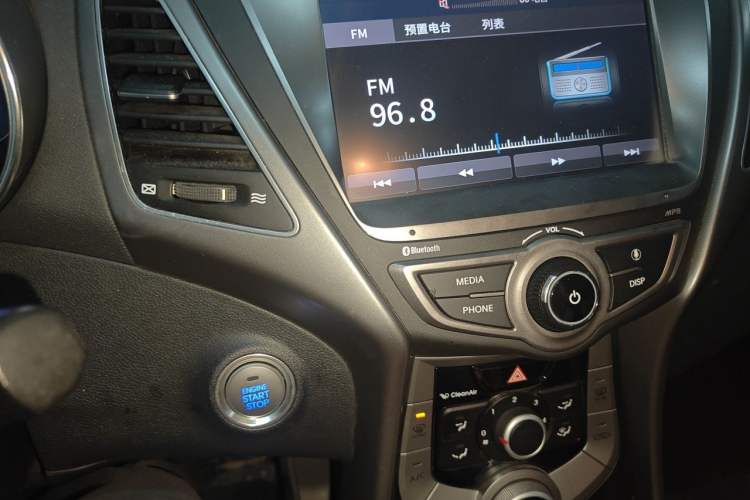 Used Hyundai Elantra (5th Generation / Langdong) 2016 1.6L Automatic Prestige Model Audio And AC Panel