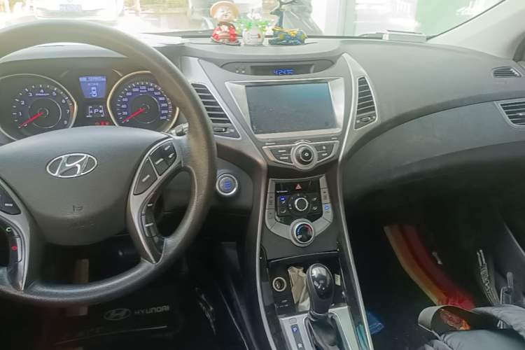 Used Hyundai Elantra (5th Generation / Langdong) 2016 1.6L Automatic Prestige Model Audio And AC Panel