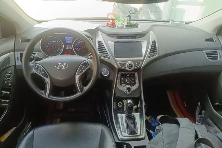 Used Hyundai Elantra (5th Generation / Langdong) 2016 1.6L Automatic Prestige Model Center Console