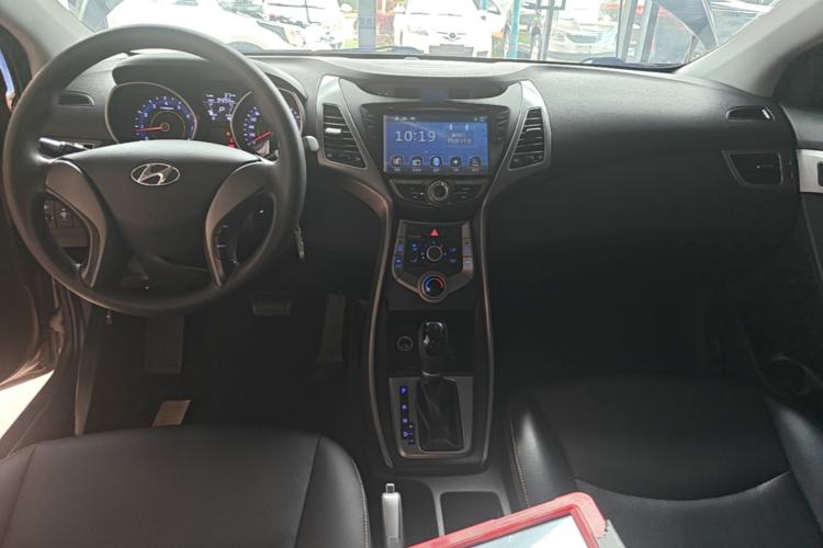 Used Hyundai Elantra (5th Generation / Langdong) 2016 1.6L Automatic Smart Version Center Console