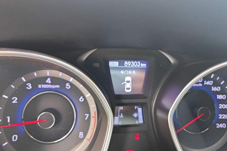 Used Hyundai Elantra (5th Generation / Langdong) 2016 1.6L Manual Luxury Model Odometer Close Up