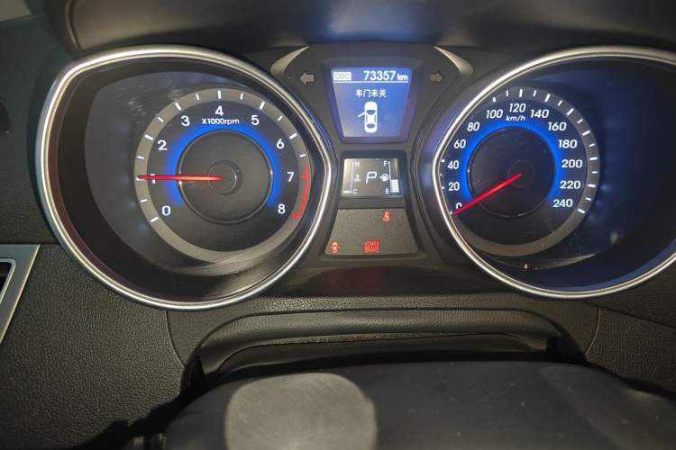 Used Hyundai Elantra (5th Generation / Langdong) 2016 1.6L Automatic Prestige Model Odometer Close Up