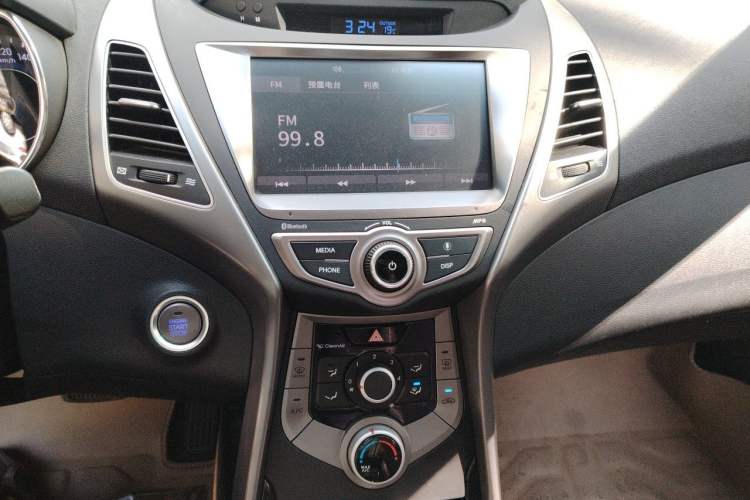 Used Hyundai Elantra (5th Generation / Langdong) 2016 1.6L Automatic Prestige Model Audio And AC Panel