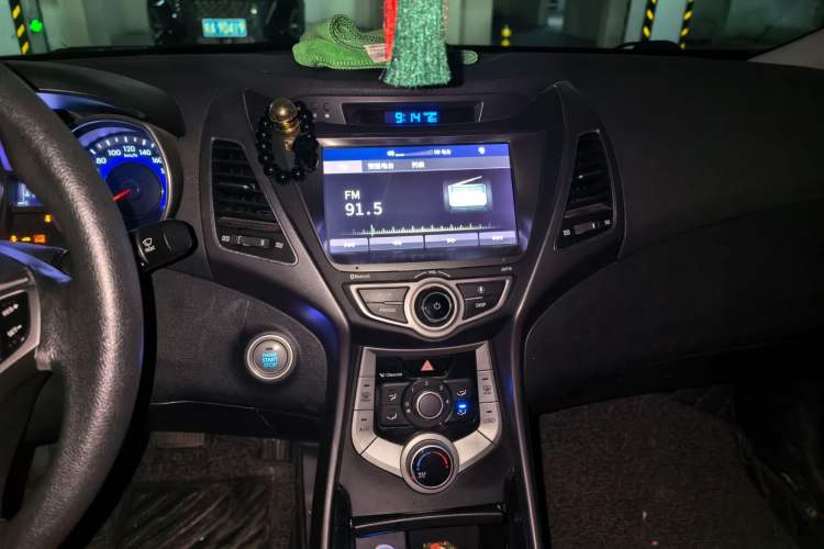 Used Hyundai Elantra (5th Generation / Langdong) 2016 1.6L Automatic Prestige Model Audio And AC Panel