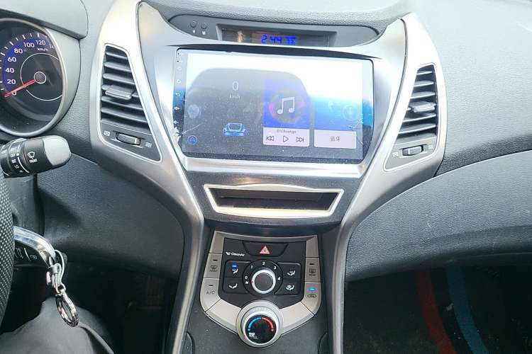 Used Hyundai Elantra (5th Generation / Langdong) 2016 1.6L Automatic Smart Version Audio And AC Panel