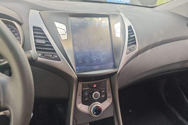 Used Hyundai Elantra (5th Generation / Langdong) 2016 1.6L Automatic Smart Version Audio And AC Panel
