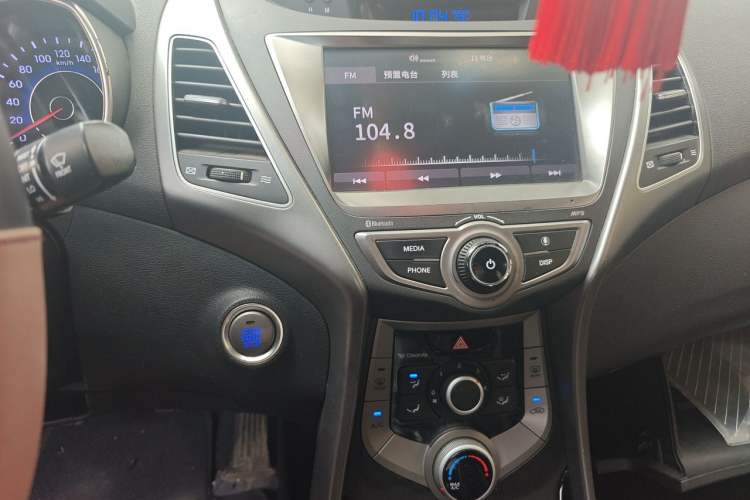 Used Hyundai Elantra (5th Generation / Langdong) 2016 1.6L Manual Luxury Model Audio And AC Panel
