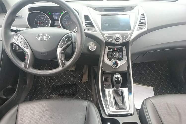 Used Hyundai Elantra (5th Generation / Langdong) 2016 1.6L Automatic Prestige Model Audio And AC Panel