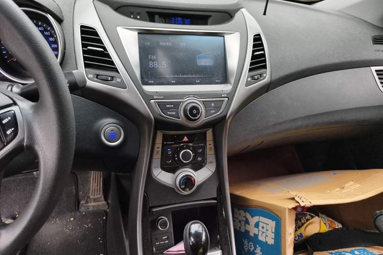 Used Hyundai Elantra (5th Generation / Langdong) 2016 1.6L Automatic Prestige Model Audio And AC Panel