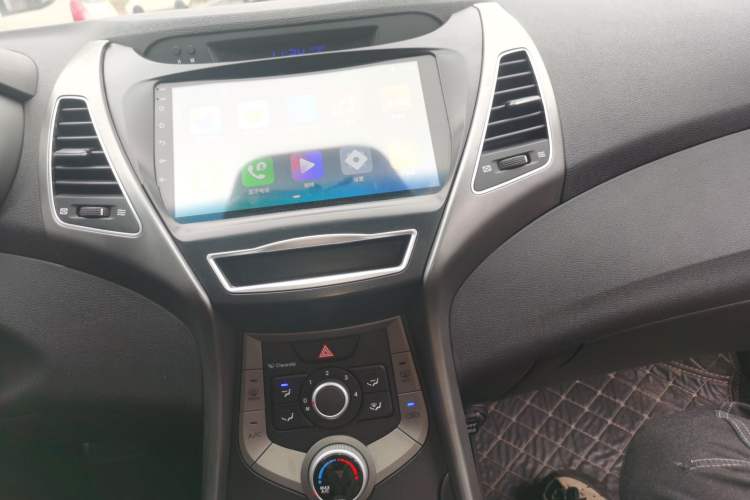 Used Hyundai Elantra (5th Generation / Langdong) 2016 1.6L Automatic Smart Version Audio And AC Panel