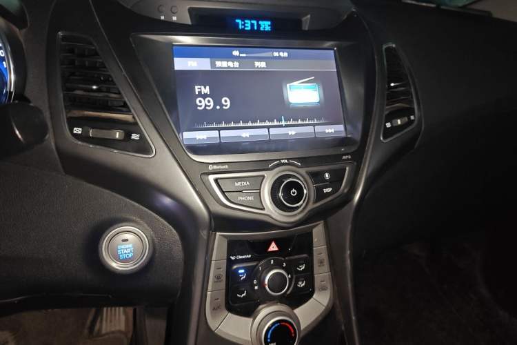 Used Hyundai Elantra (5th Generation / Langdong) 2016 1.6L Manual Luxury Model Audio And AC Panel