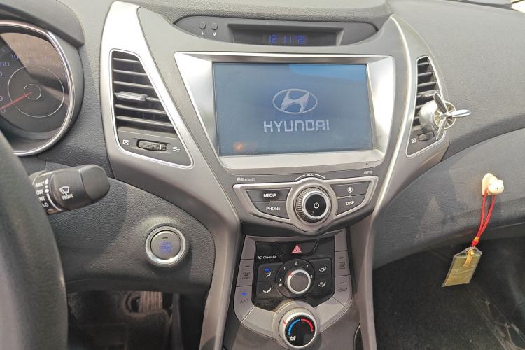 Used Hyundai Elantra (5th Generation / Langdong) 2016 1.6L Manual Luxury Model Audio And AC Panel