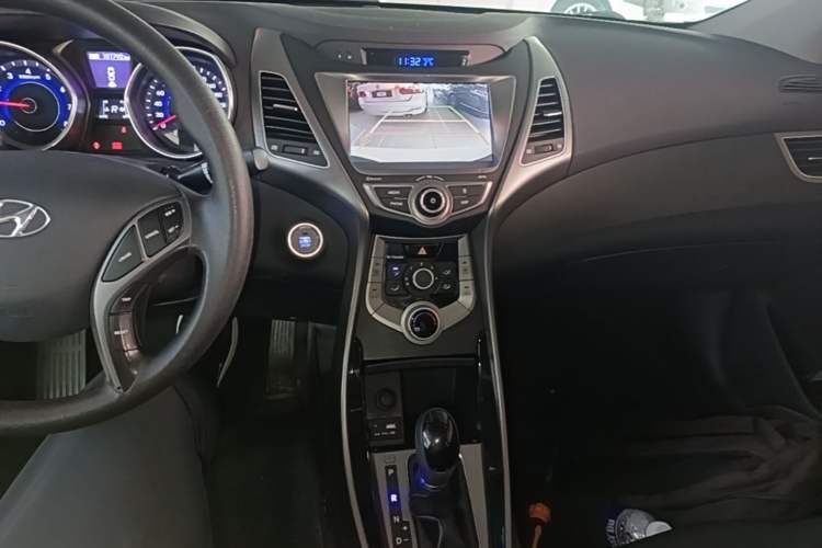 Used Hyundai Elantra (5th Generation / Langdong) 2016 1.6L Automatic Prestige Model Audio And AC Panel