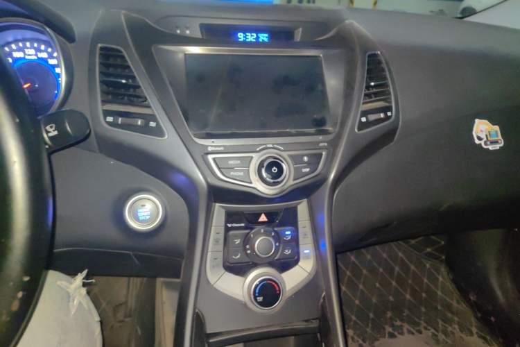 Used Hyundai Elantra (5th Generation / Langdong) 2016 1.6L Automatic Prestige Model Audio And AC Panel