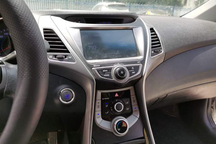 Used Hyundai Elantra (5th Generation / Langdong) 2016 1.6L Automatic Prestige Model Audio And AC Panel