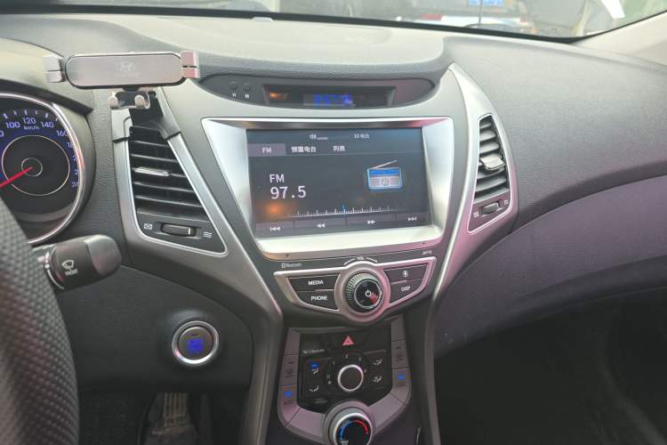 Used Hyundai Elantra (5th Generation / Langdong) 2016 1.6L Manual Luxury Model Audio And AC Panel