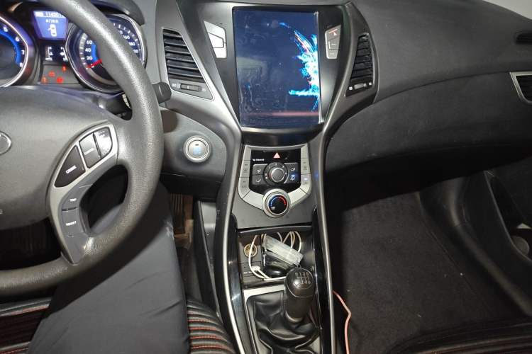 Used Hyundai Elantra (5th Generation / Langdong) 2016 1.6L Manual Luxury Model Audio And AC Panel