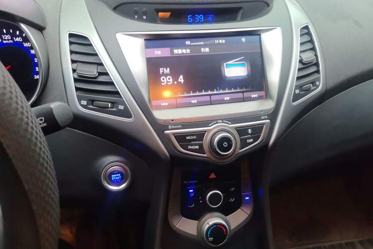 Used Hyundai Elantra (5th Generation / Langdong) 2016 1.6L Manual Luxury Model Audio And AC Panel