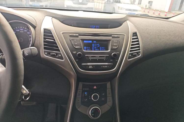 Used Hyundai Elantra (5th Generation / Langdong) 2016 1.6L Automatic Smart Version Audio And AC Panel