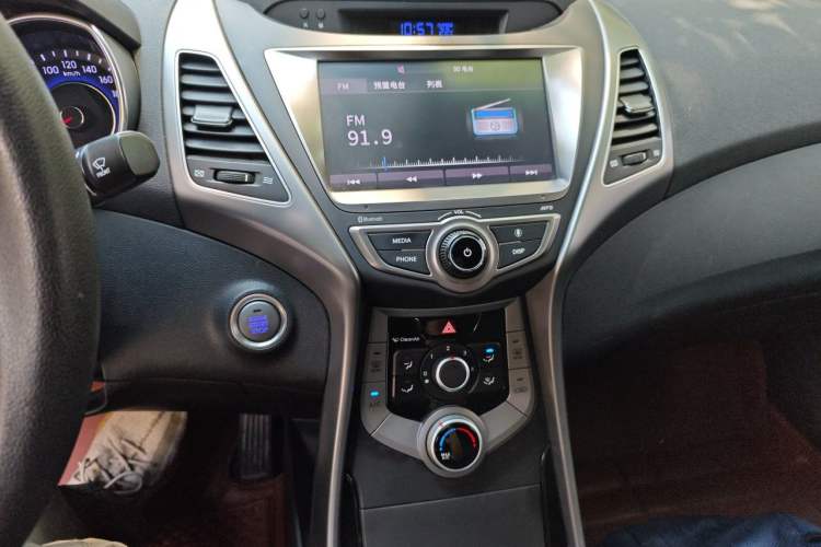 Used Hyundai Elantra (5th Generation / Langdong) 2016 1.6L Automatic Prestige Model Audio And AC Panel