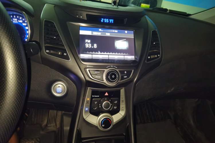 Used Hyundai Elantra (5th Generation / Langdong) 2016 1.6L Automatic Prestige Model Audio And AC Panel