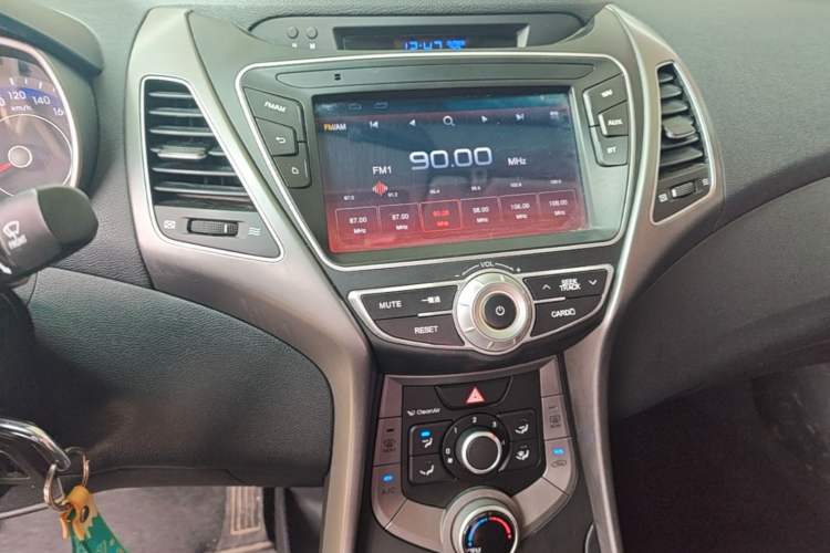 Used Hyundai Elantra (5th Generation / Langdong) 2016 1.6L Automatic Smart Version Audio And AC Panel