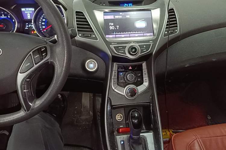 Used Hyundai Elantra (5th Generation / Langdong) 2016 1.6L Automatic Prestige Model Audio And AC Panel